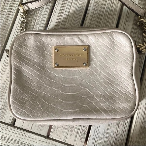 Michael Kors Jet Set Mini Crossbody - Picture 2 of 11